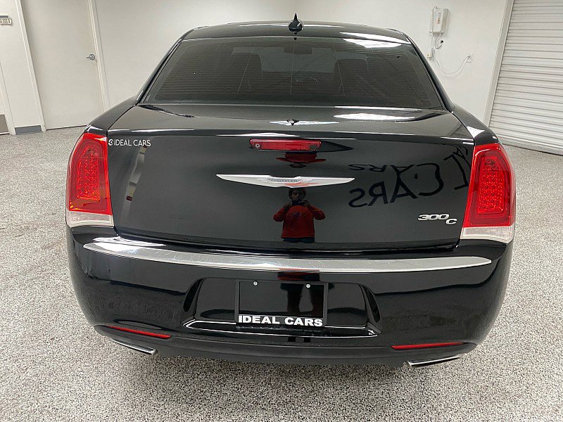 Used 2017 Chrysler 300 C image 6