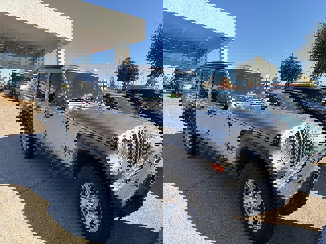 Used 2020 Jeep Gladiator Sport w/ Quick Order Package 24S image 2