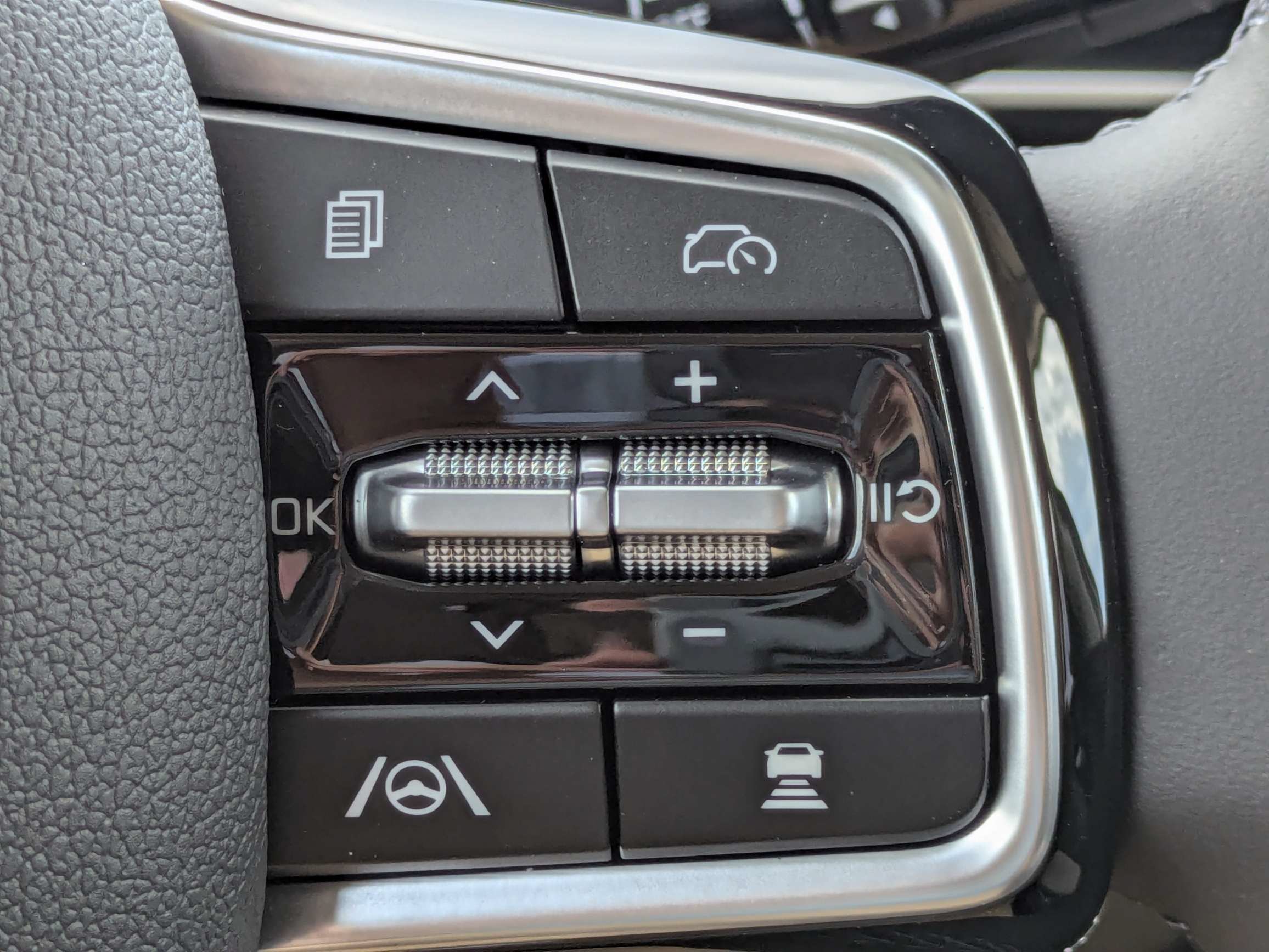 New 2026 Kia Carnival EX FWD image 35