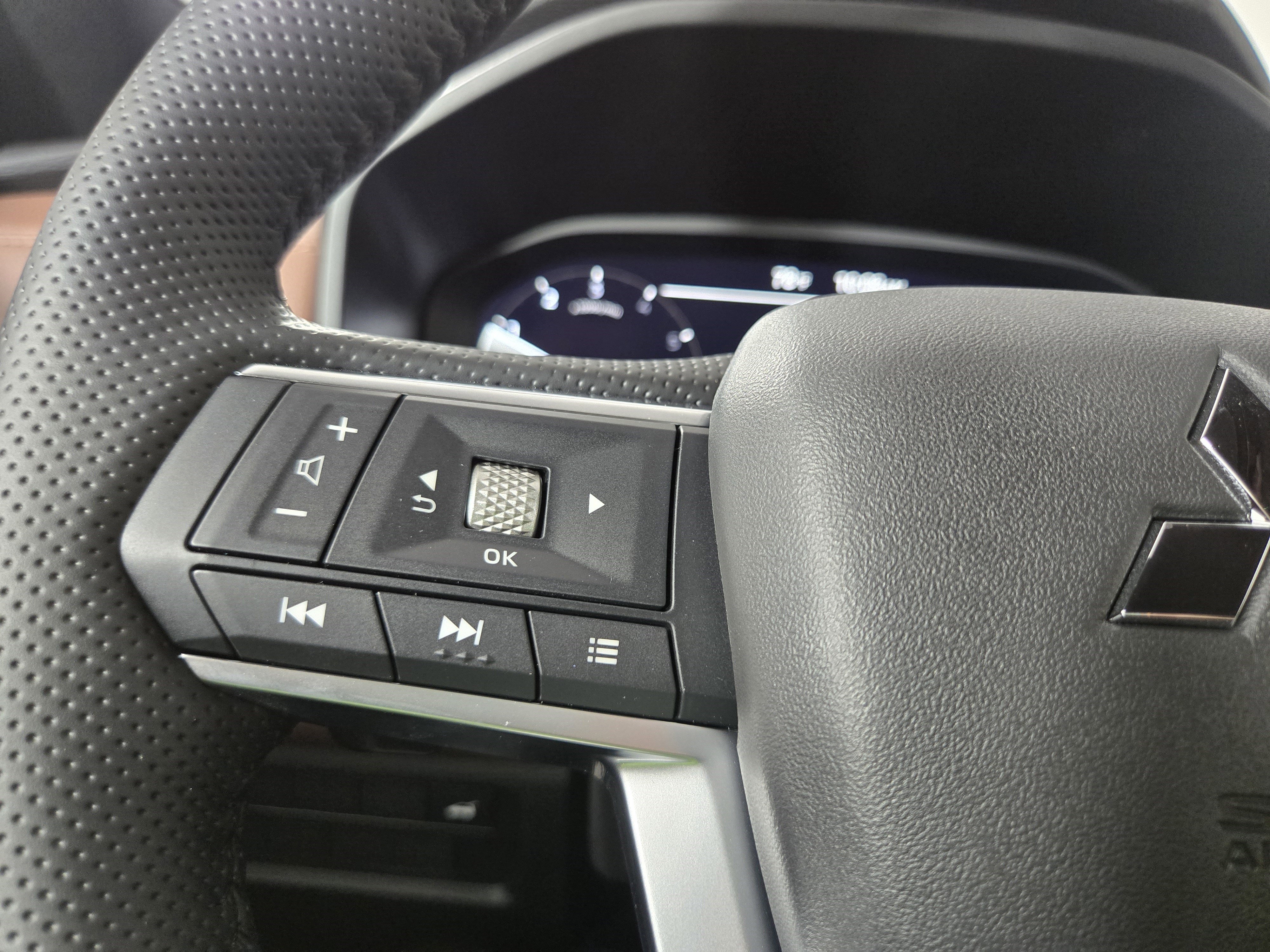 New 2025 Mitsubishi Outlander SEL image 15