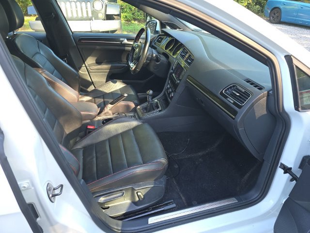Used 2015 Volkswagen GTI SE FWD image 28
