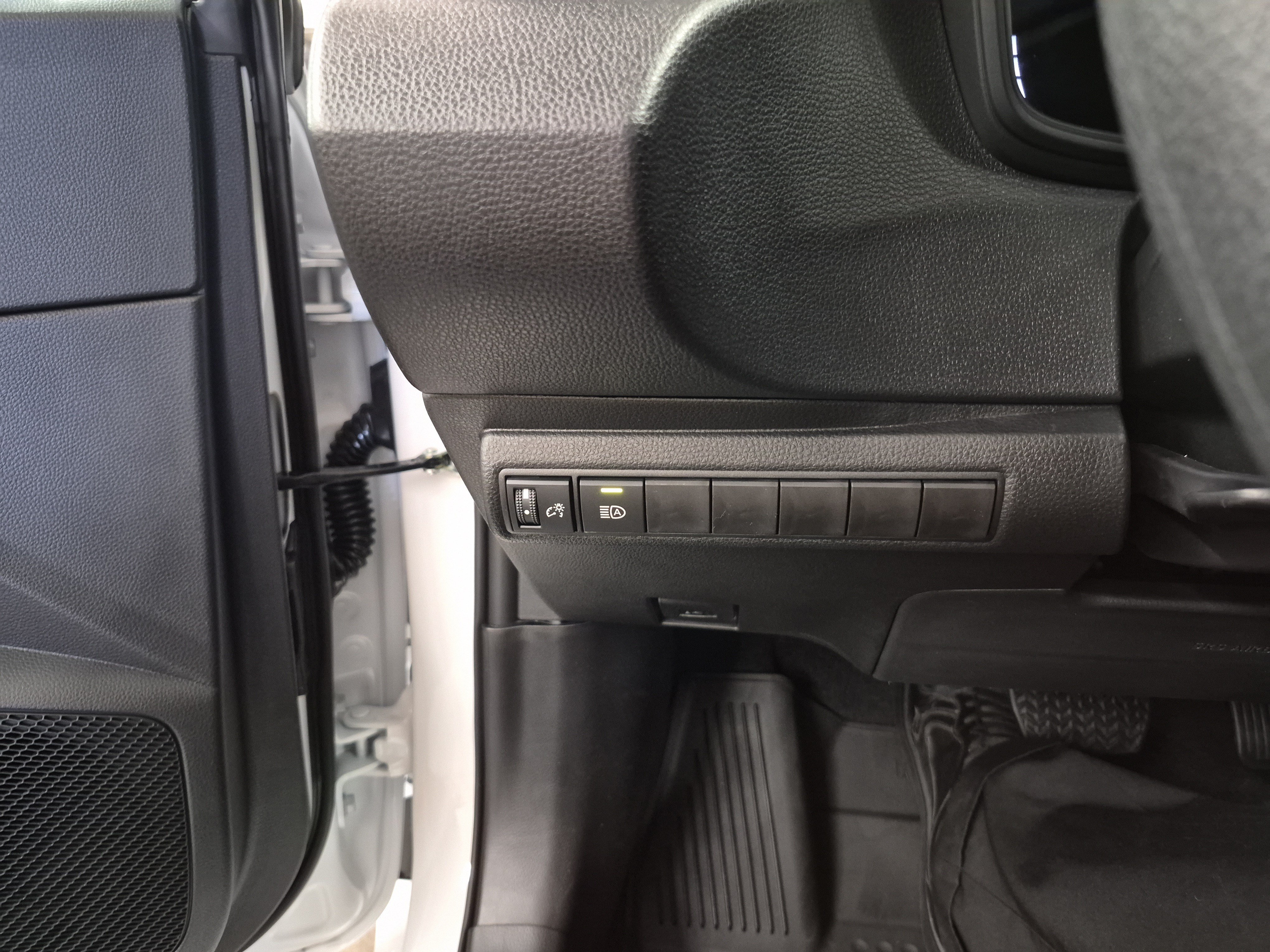 Used 2026 Toyota Corolla LE FWD image 19