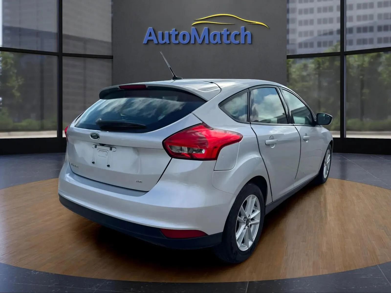 Used 2018 Ford Focus SE w/ Cold Weather Package FWD image 11