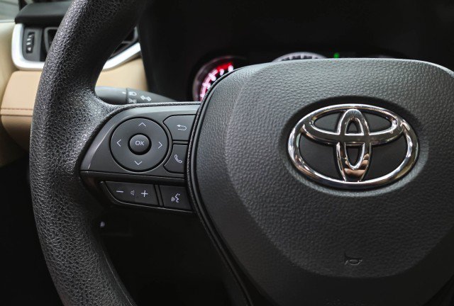 Used 2025 Toyota RAV4 LE AWD/4WD image 19