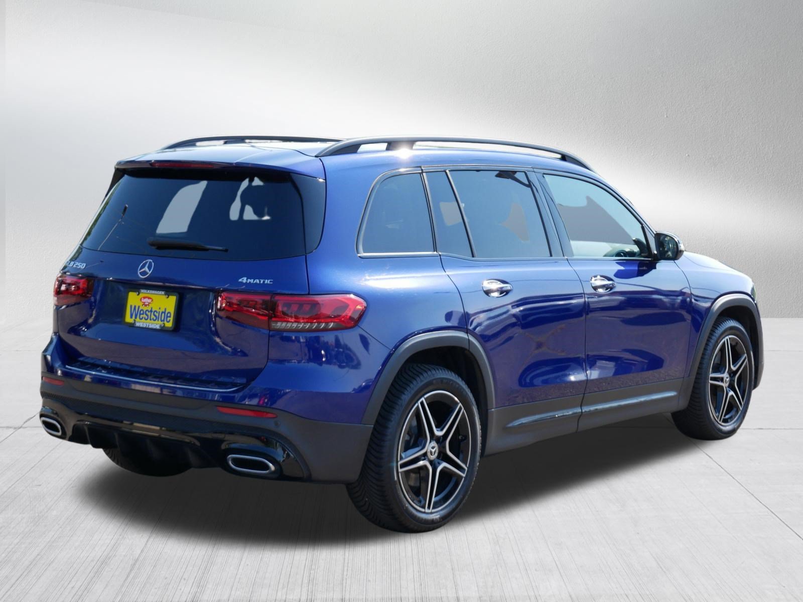 Used 2022 Mercedes-Benz GLB 250 4MATIC image 7