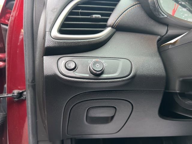 Used 2022 Chevrolet Trax LT w/ LT Convenience Package image 19