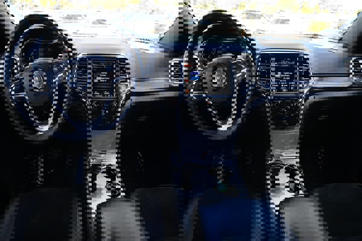 Used 2015 Jeep Grand Cherokee Altitude image 19