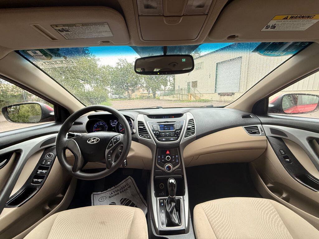 Used 2015 Hyundai Elantra SE FWD image 12