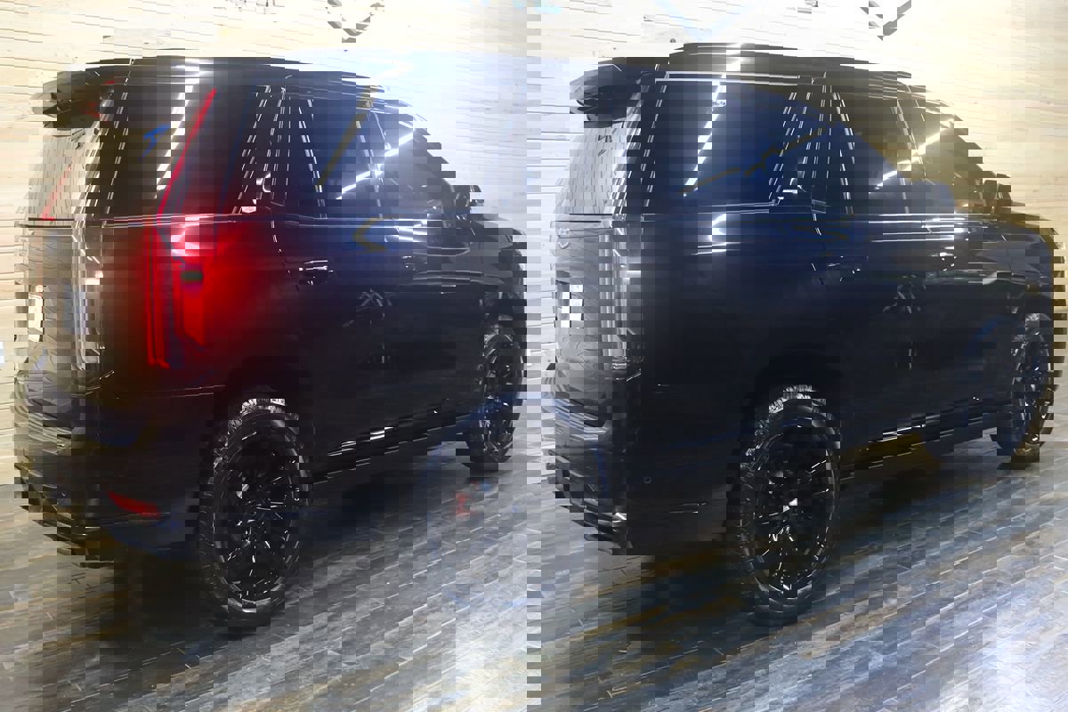 Used 2022 Cadillac Escalade Sport Platinum w/ LPO, ONYX Package image 5