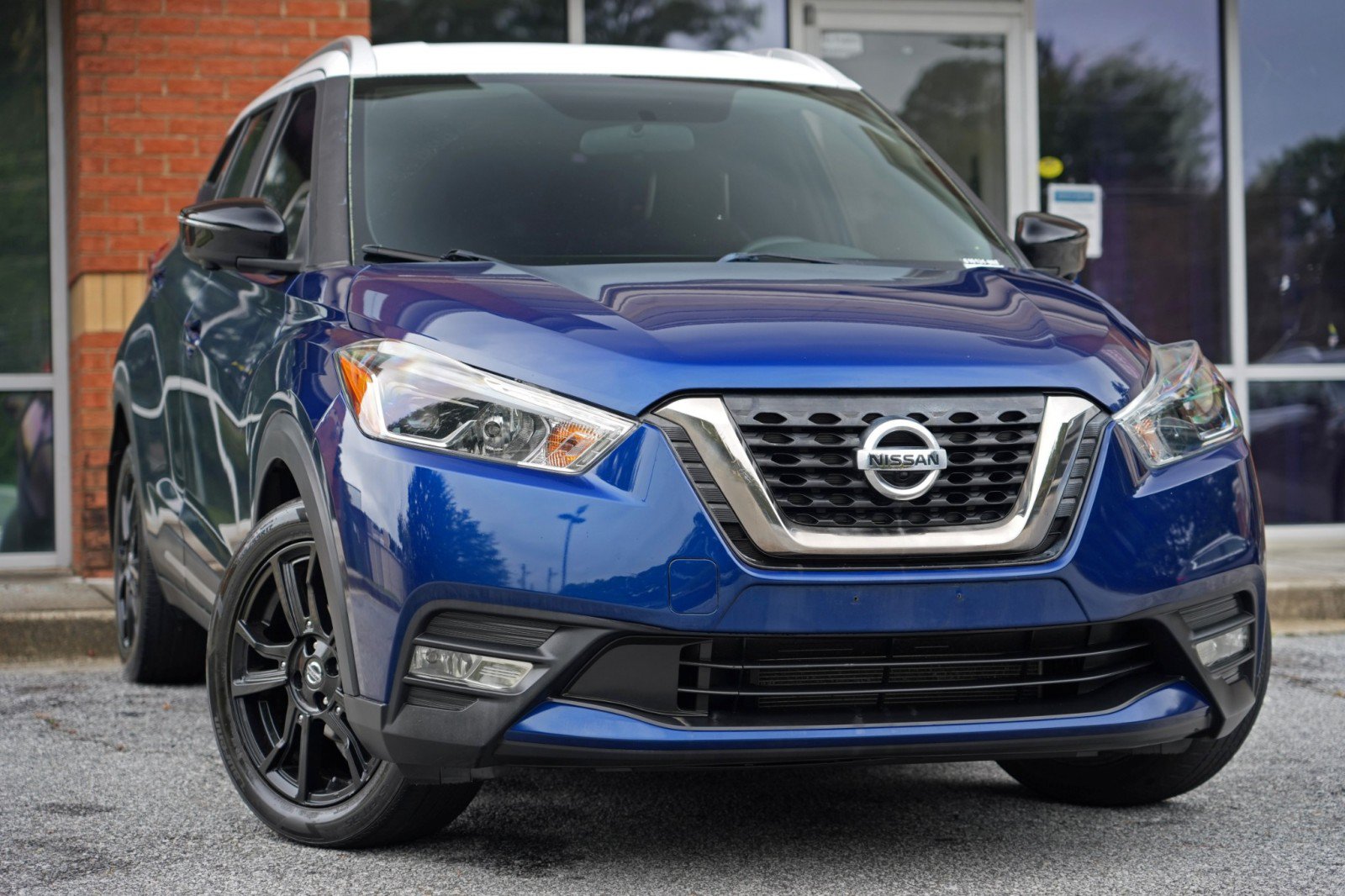 Used 2019 Nissan Kicks SR w/ SR Premium Package FWD image 2