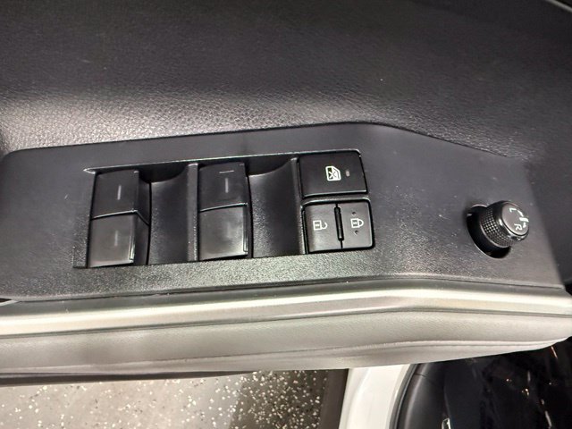 Used 2023 Toyota Highlander L FWD image 11