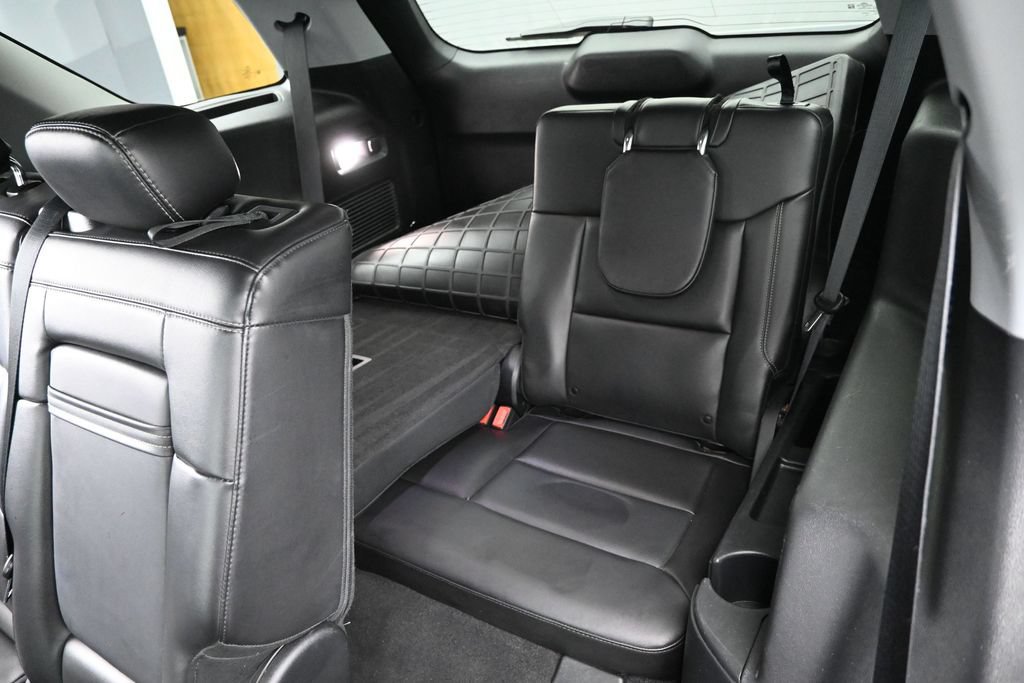 Used 2023 Ford Explorer XLT w/ Equipment Group 202A AWD/4WD image 18
