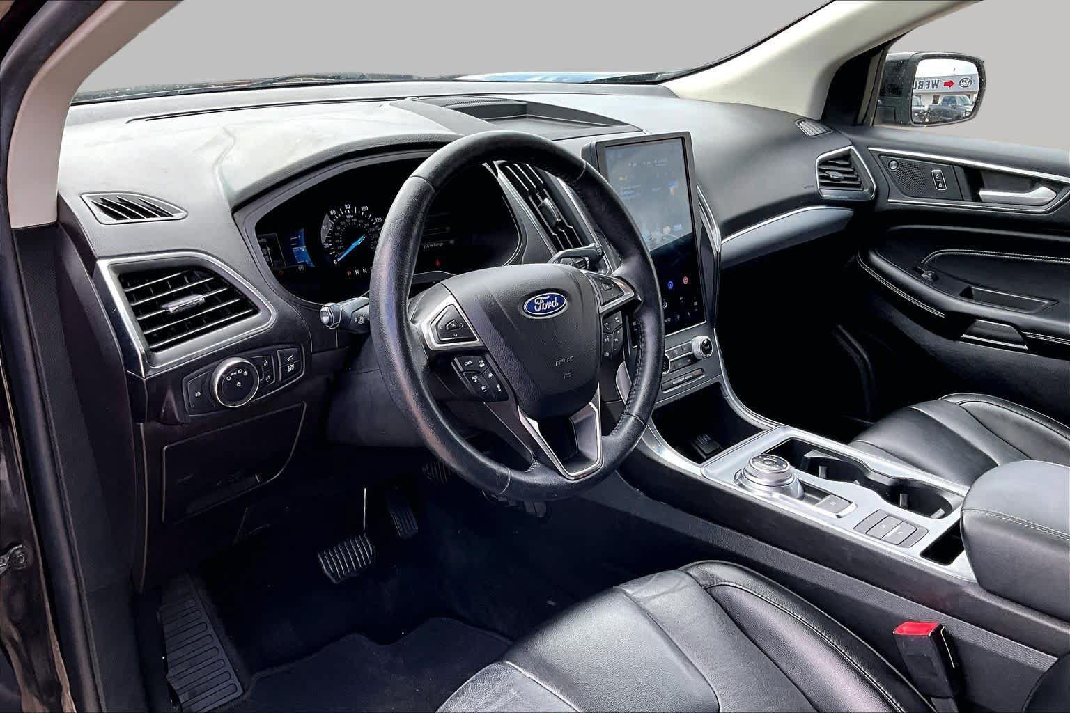 Used 2022 Ford Edge Titanium AWD/4WD image 18
