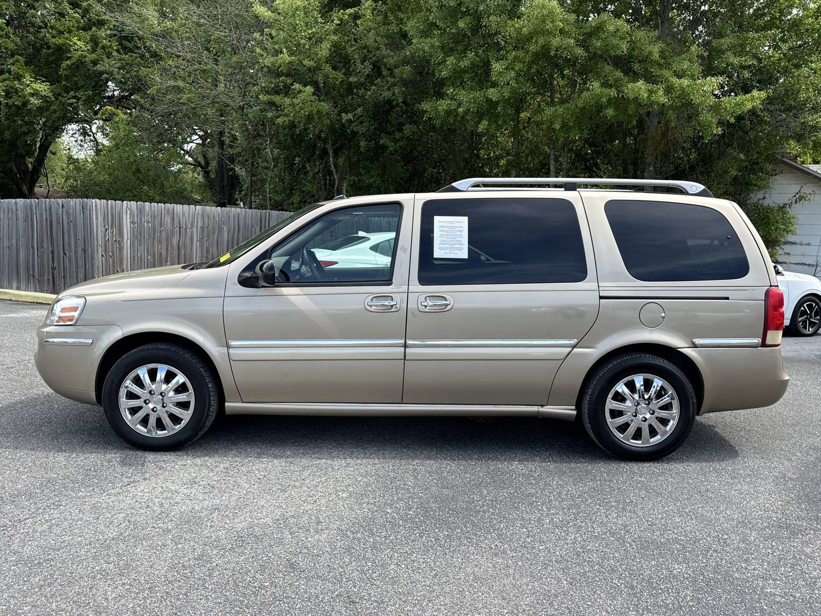 Used 2005 Buick Terraza CXL FWD image 3