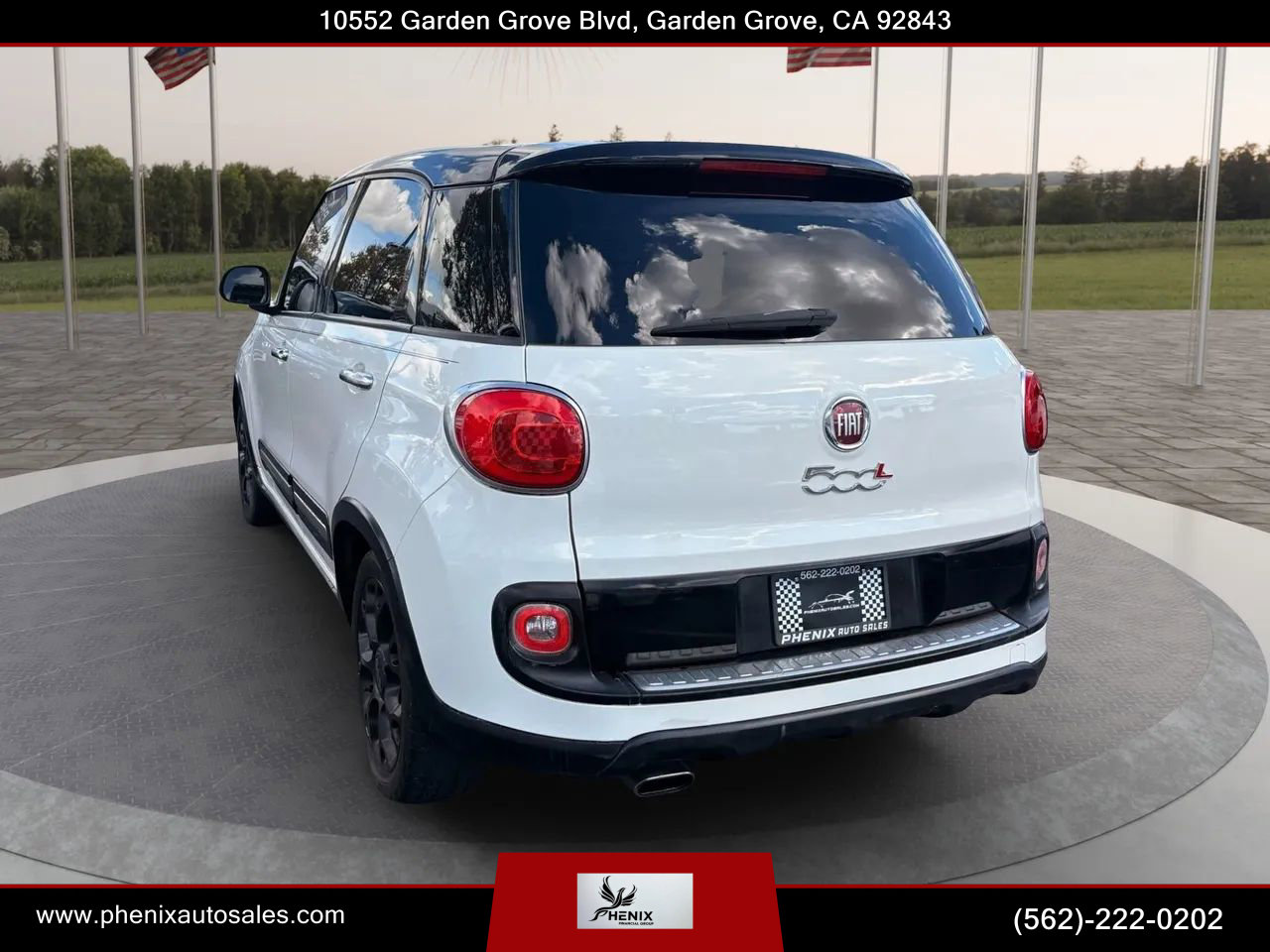 Used 2017 FIAT 500L Trekking w/ Dual-Pane Sunroof Package image 7