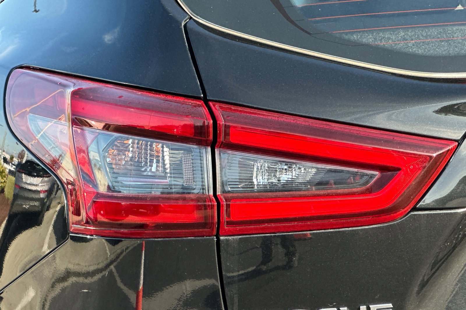 Used 2022 Nissan Rogue Sport S image 43