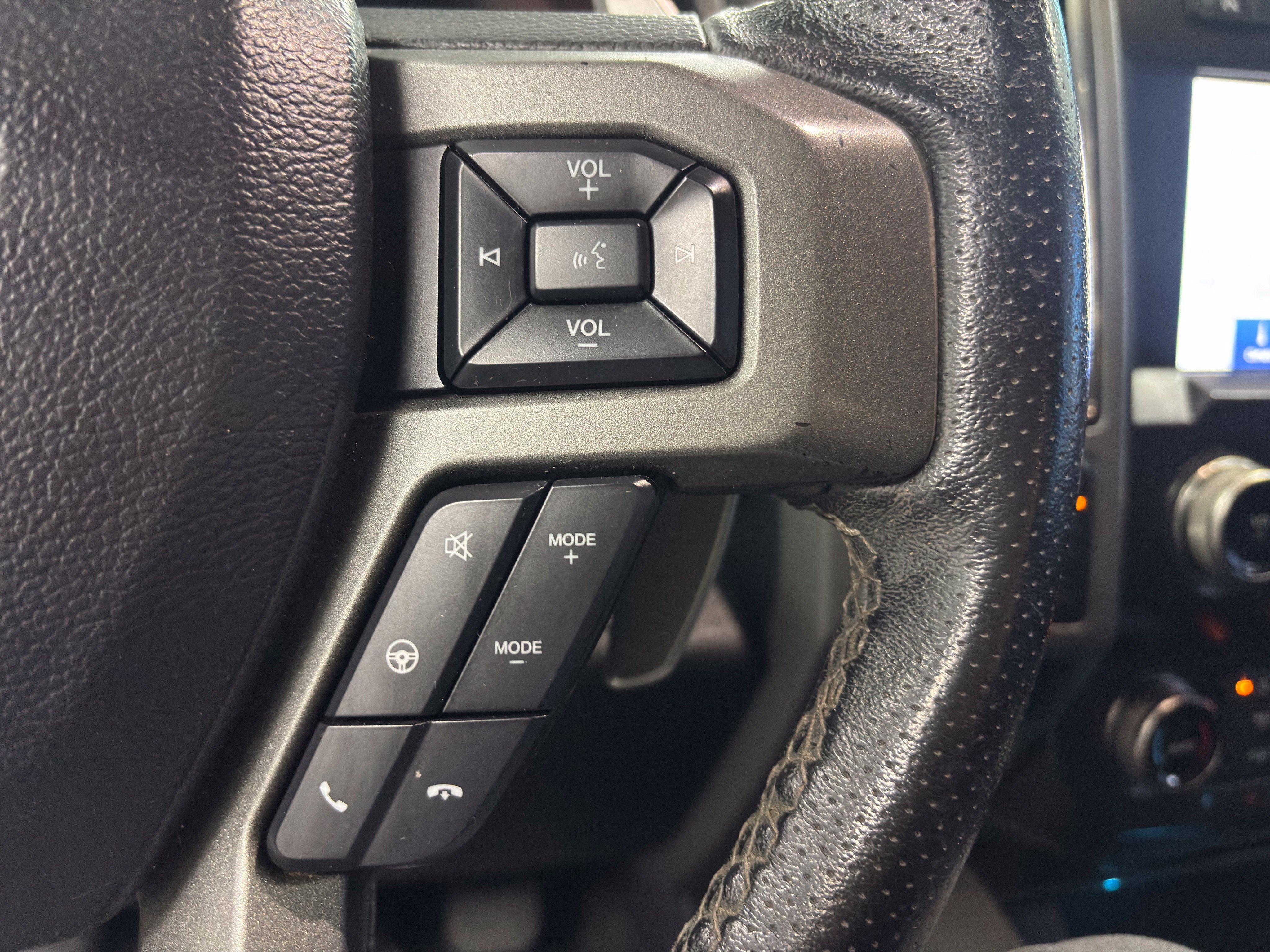 Used 2020 Ford F150 Raptor w/ Equipment Group 802A Luxury AWD/4WD image 32