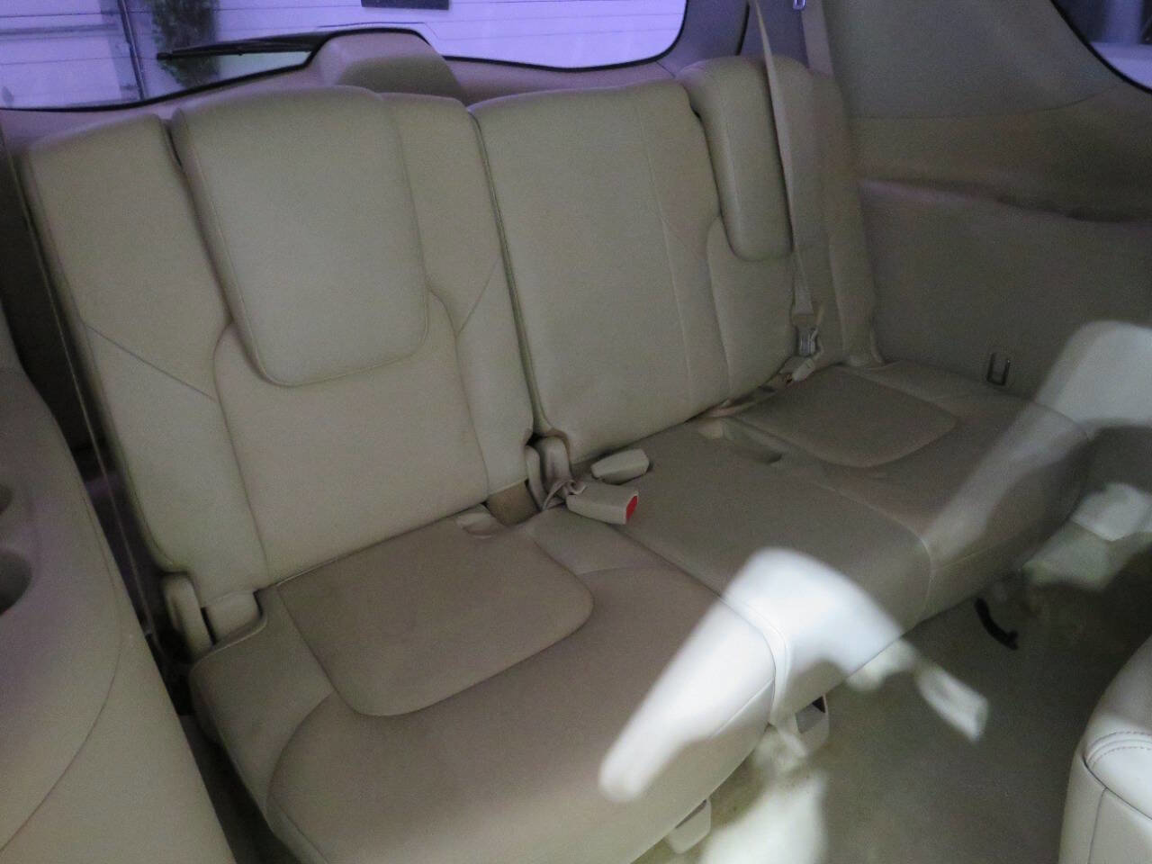 Used 2011 INFINITI QX56 4WD w/ Deluxe Touring Pkg image 11