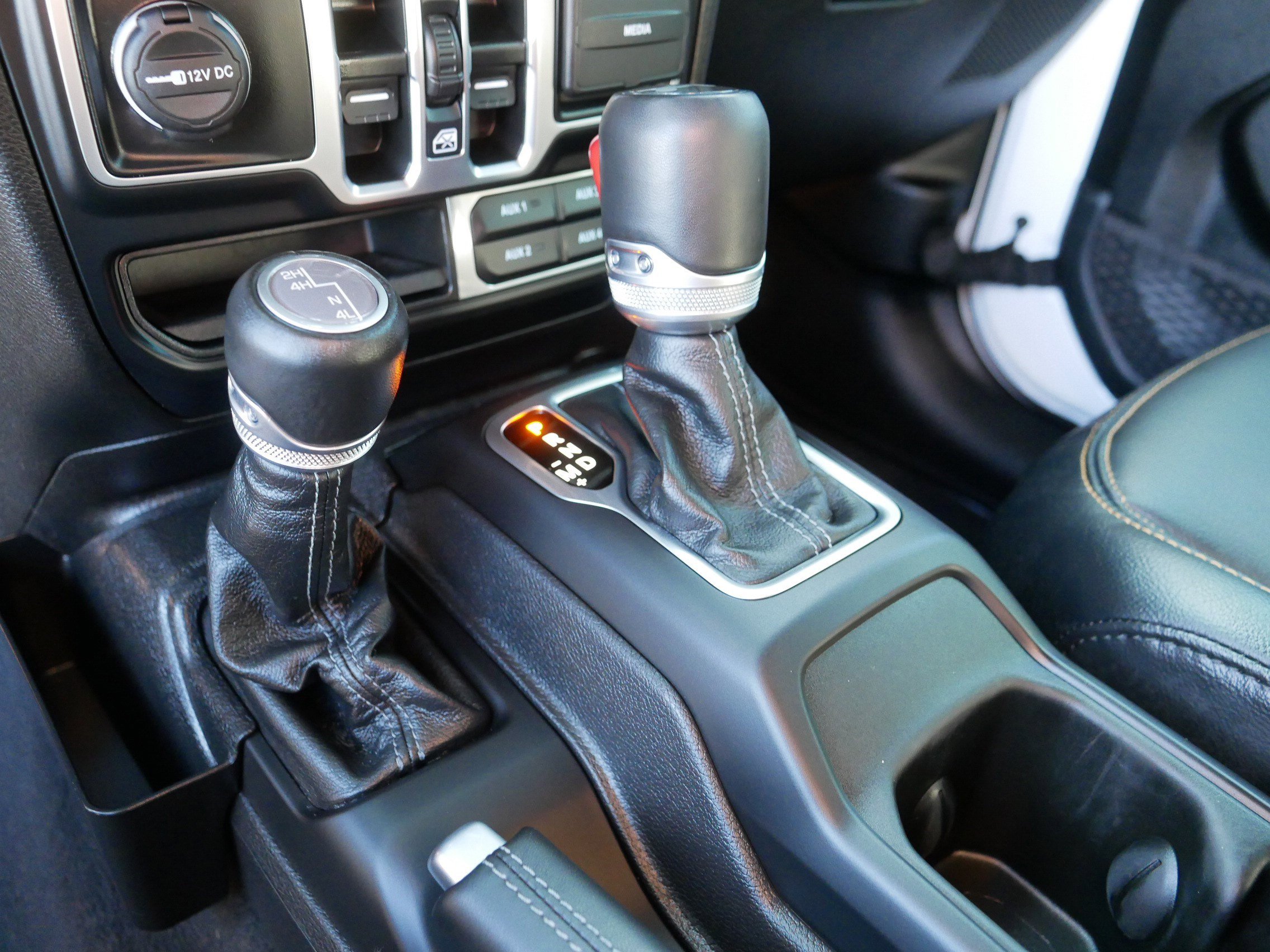 Used 2024 Jeep Wrangler Sahara w/ Technology Group image 24