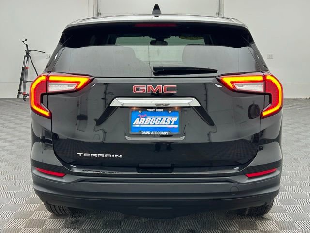 Used 2024 GMC Terrain SLE image 9