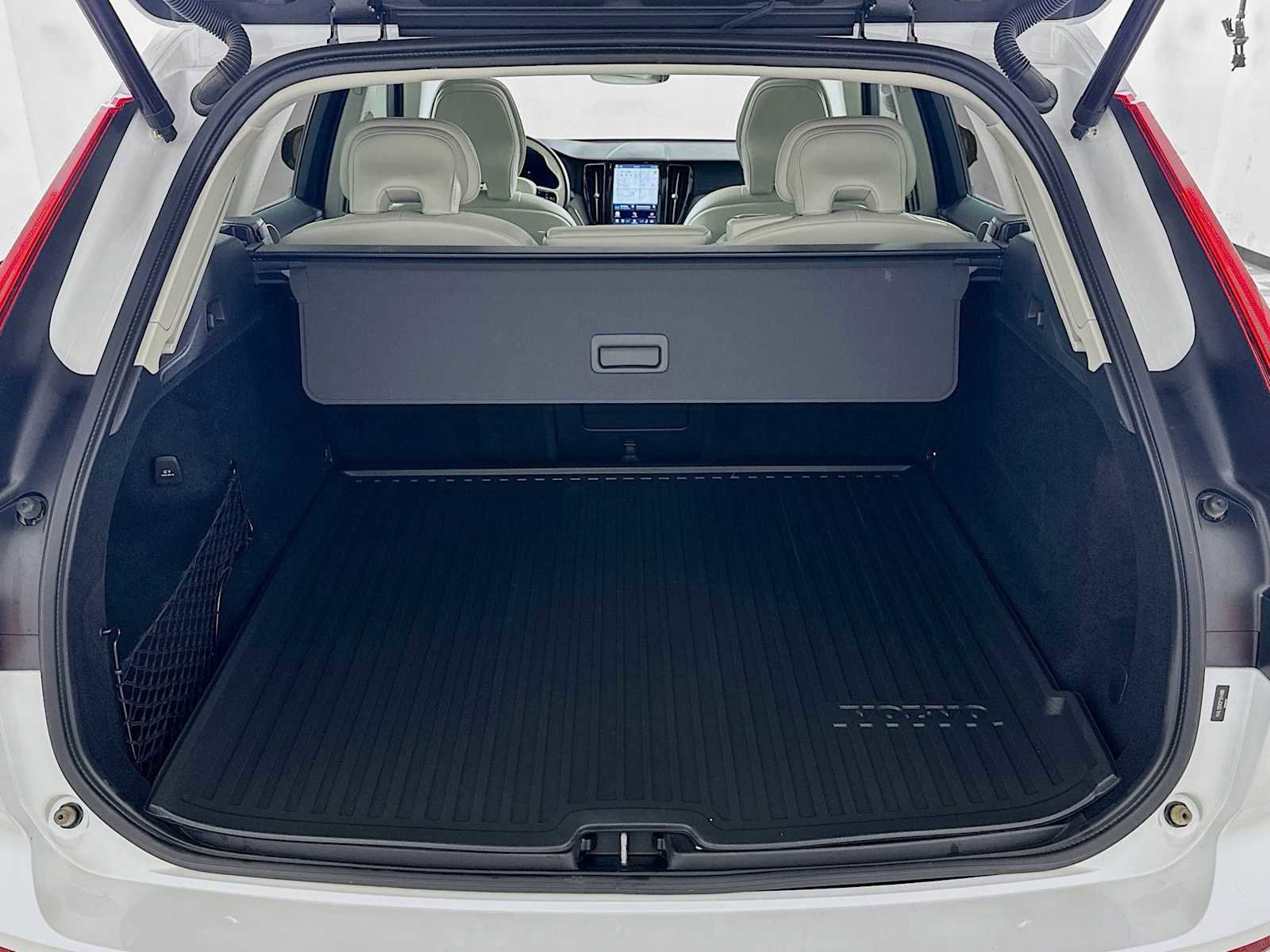 Used 2023 Volvo XC60 B5 Ultimate w/ Climate Package FWD image 25
