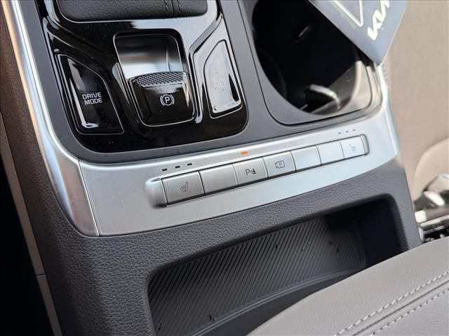New 2026 Kia Carnival EX FWD image 23