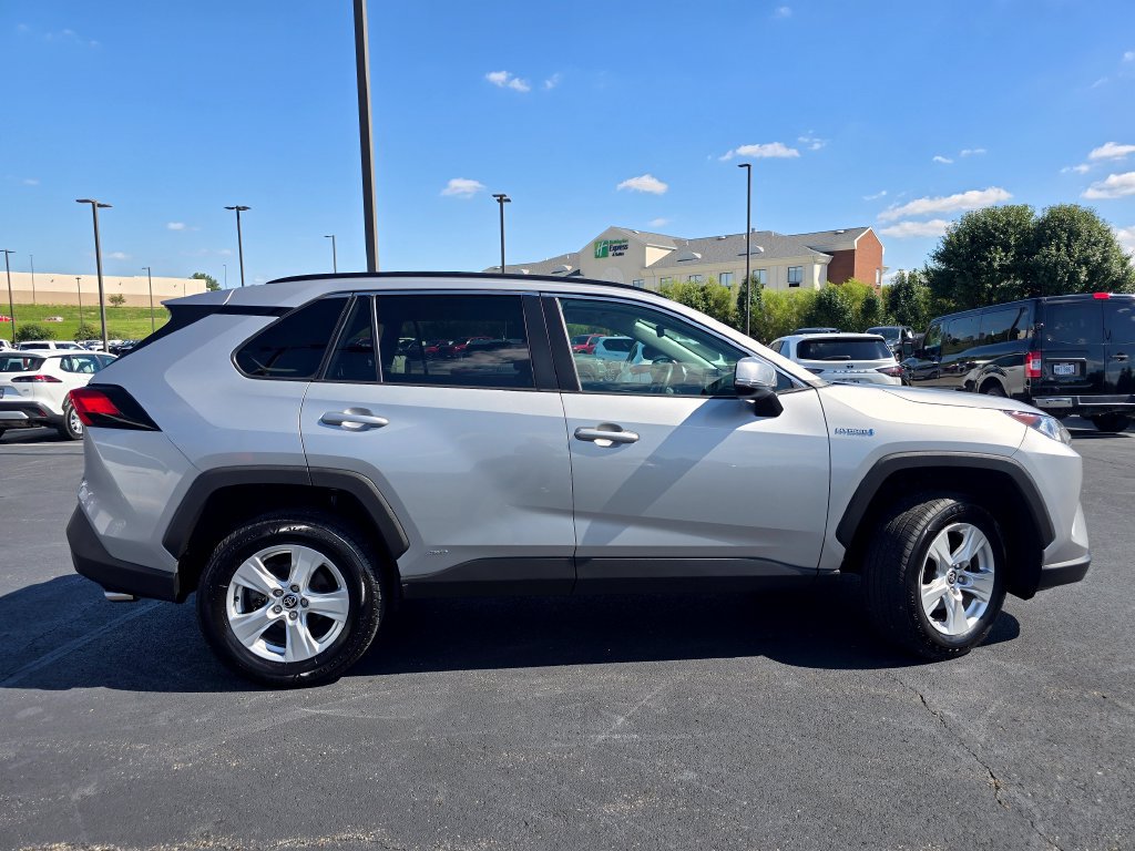 Used 2020 Toyota RAV4 XLE AWD/4WD image 9