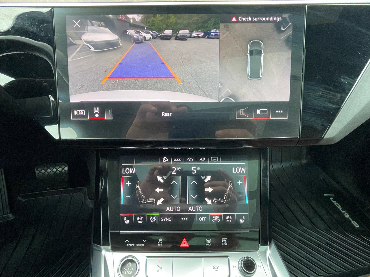 Used 2023 Audi e-tron Premium Plus w/ Premium Plus Package image 39