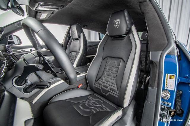 Used 2025 Lamborghini Urus SE AWD/4WD image 47