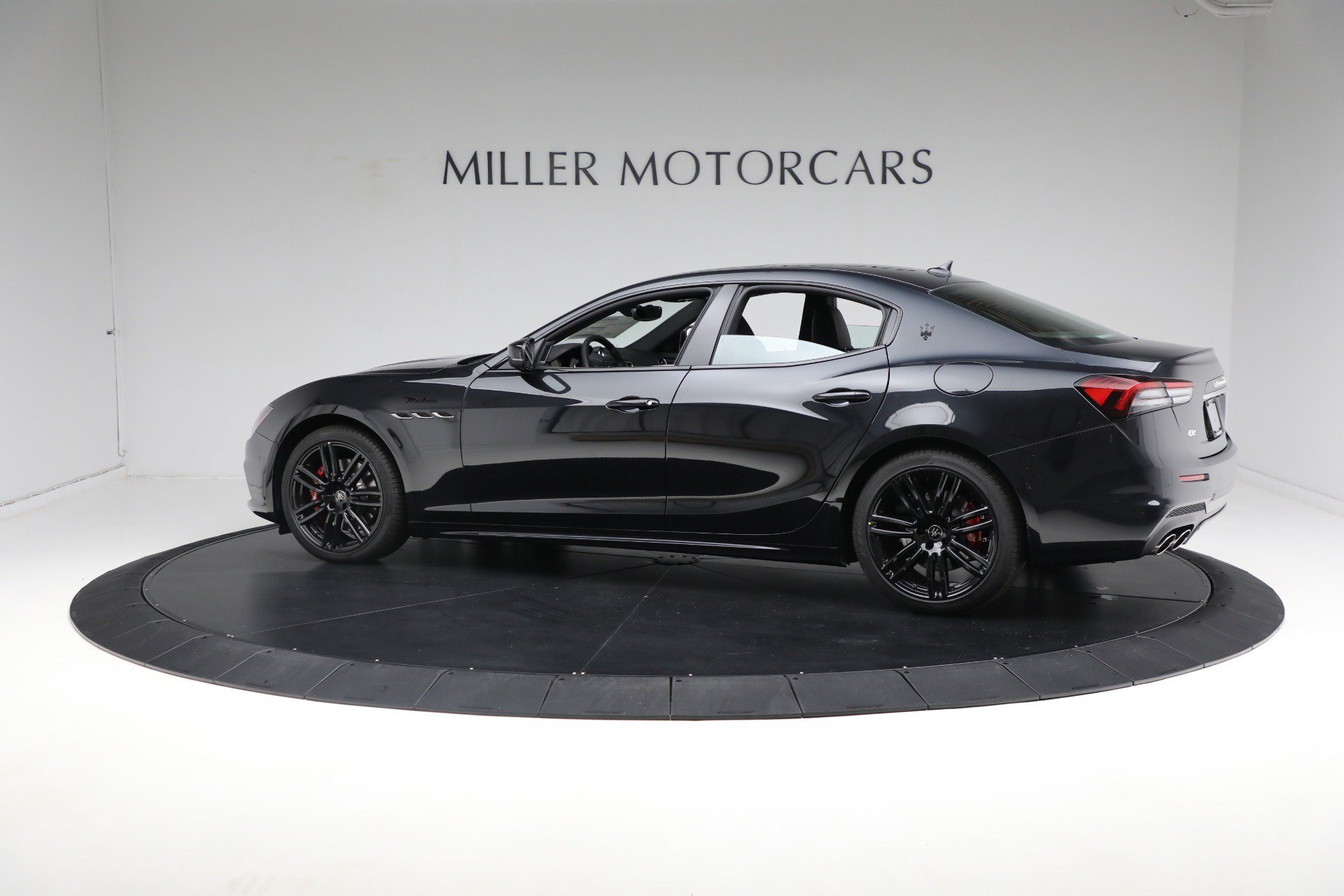 Certified 2024 Maserati Ghibli Modena Q4 AWD/4WD image 8
