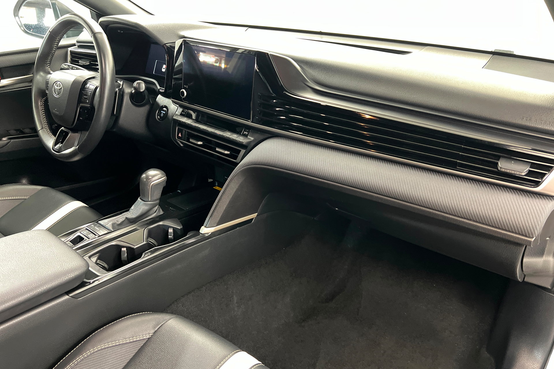 Used 2025 Toyota Camry SE FWD image 23