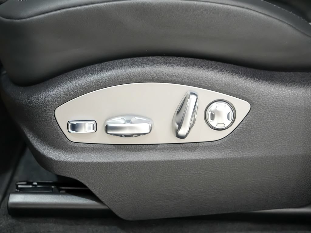 New 2026 Porsche Macan Turbo AWD/4WD image 23