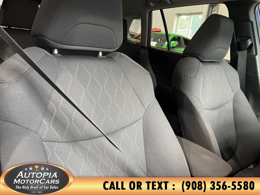 Used 2025 Toyota Corolla Cross LE w/ Moonroof Package FWD image 16