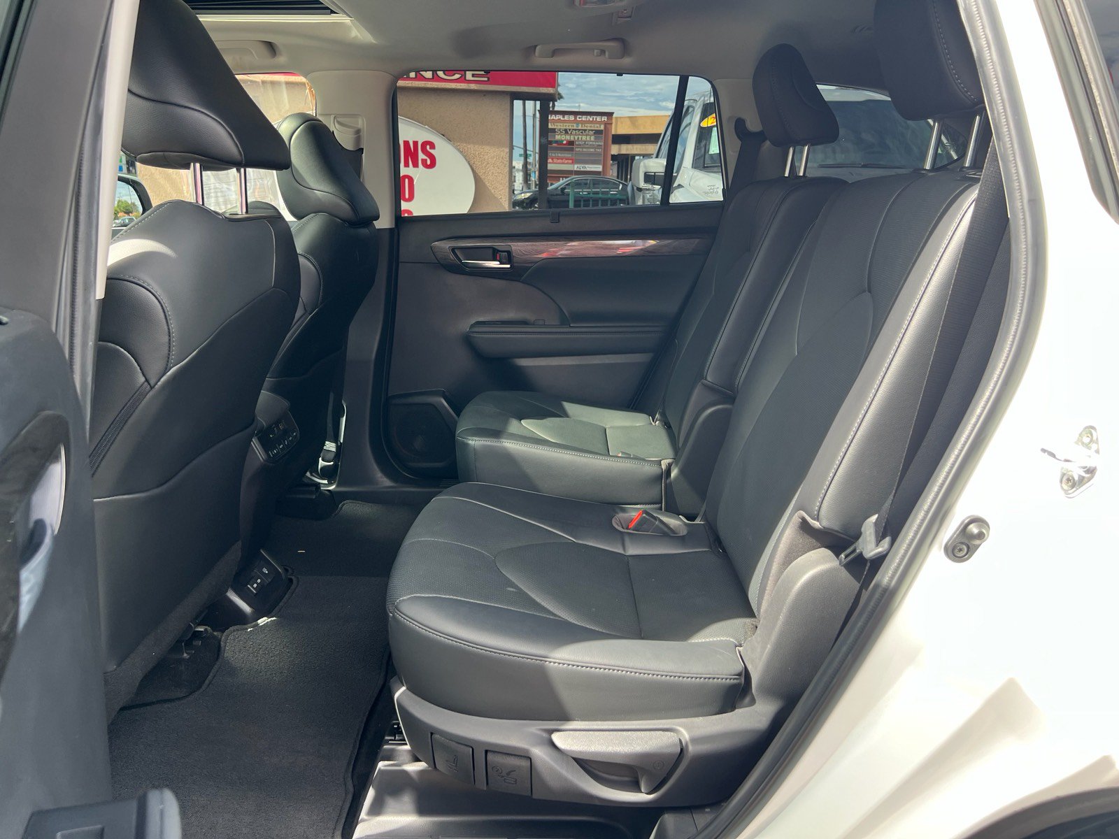 Used 2023 Toyota Highlander Limited FWD image 36