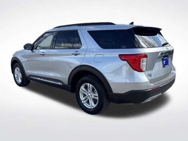 Used 2023 Ford Explorer XLT w/ Equipment Group 202A image 3