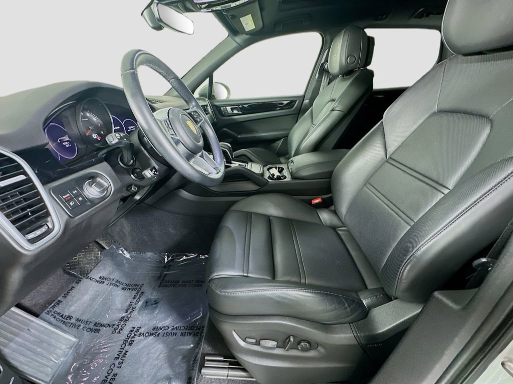 Certified 2023 Porsche Cayenne Platinum Edition image 5