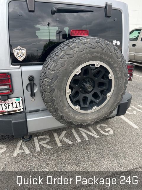Used 2016 Jeep Wrangler Unlimited Sahara w/ Dual Top Group image 7