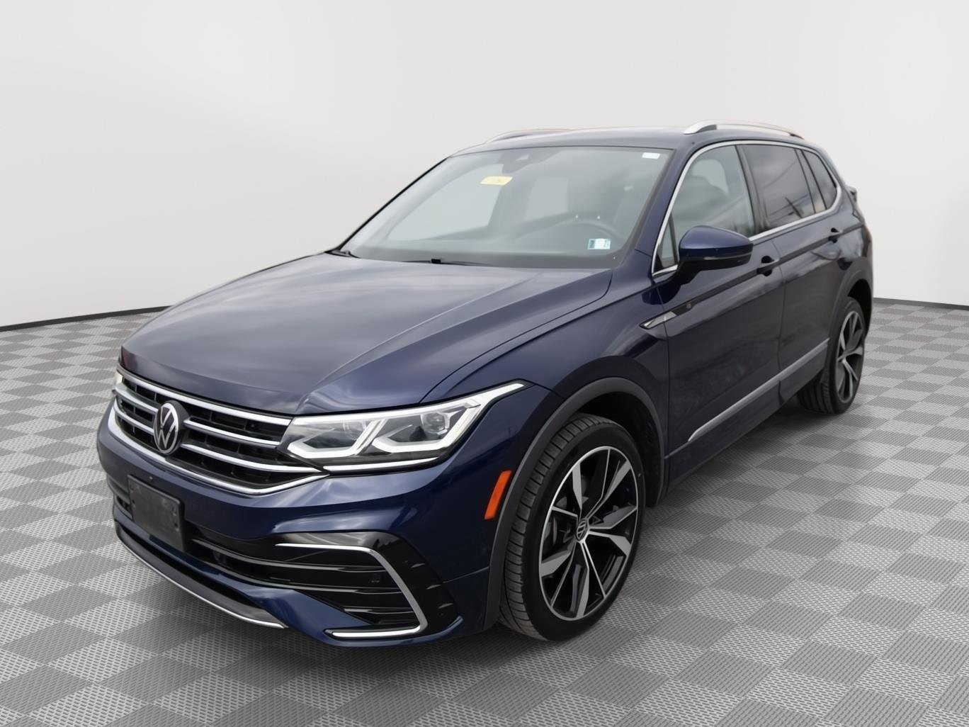 Used 2022 Volkswagen Tiguan SEL R-Line image 7