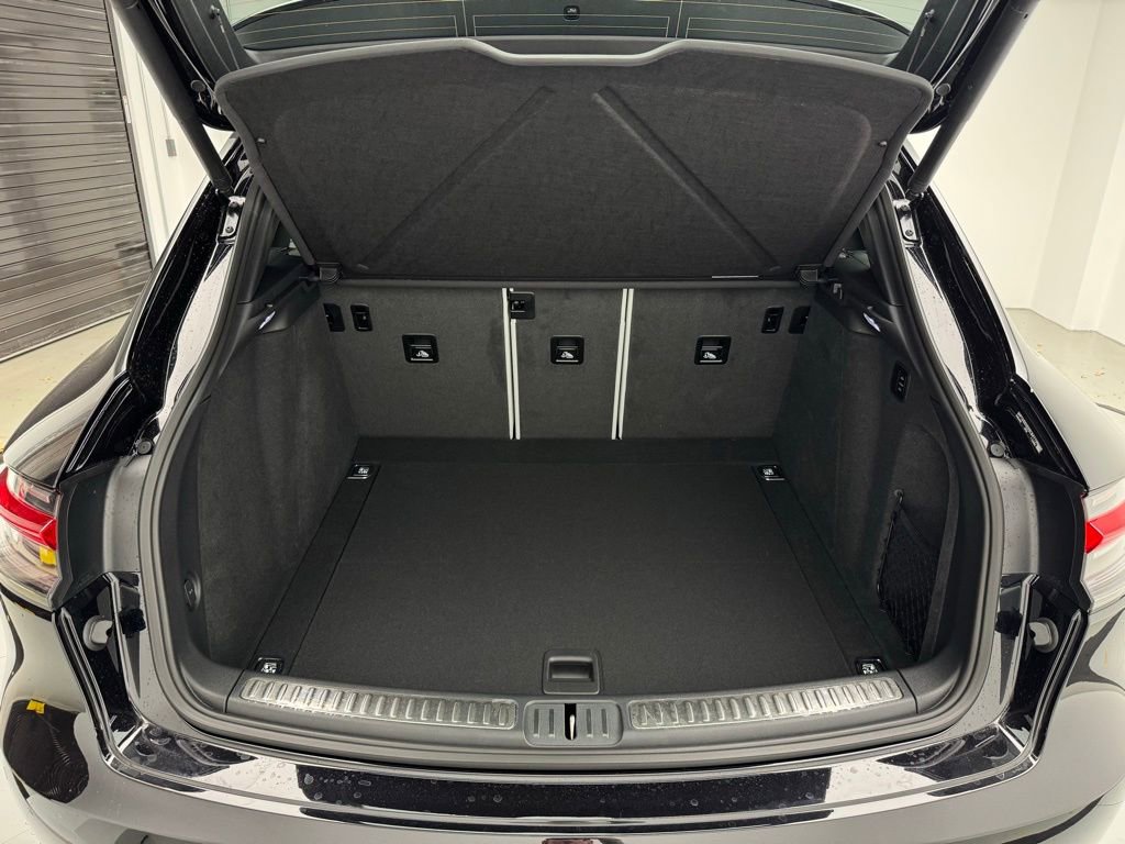 Used 2025 Porsche Macan S image 20