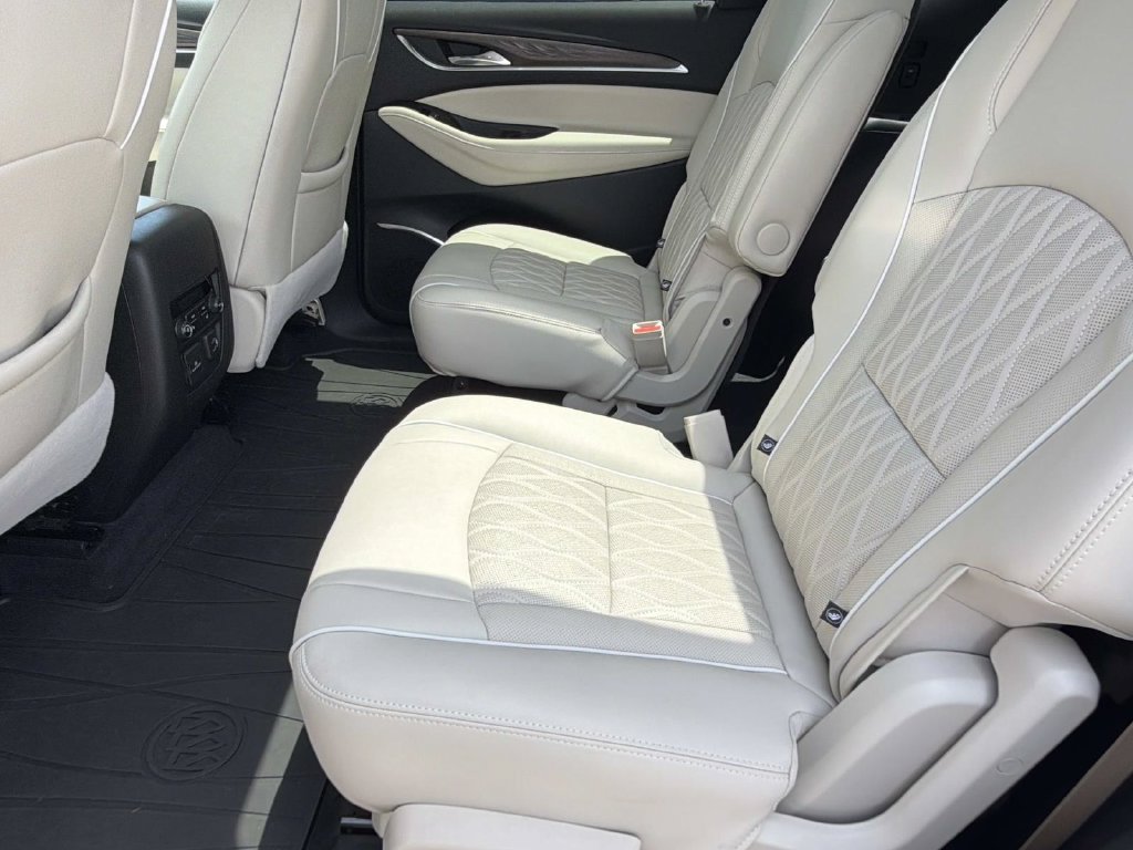 Used 2023 Buick Enclave Avenir FWD image 15