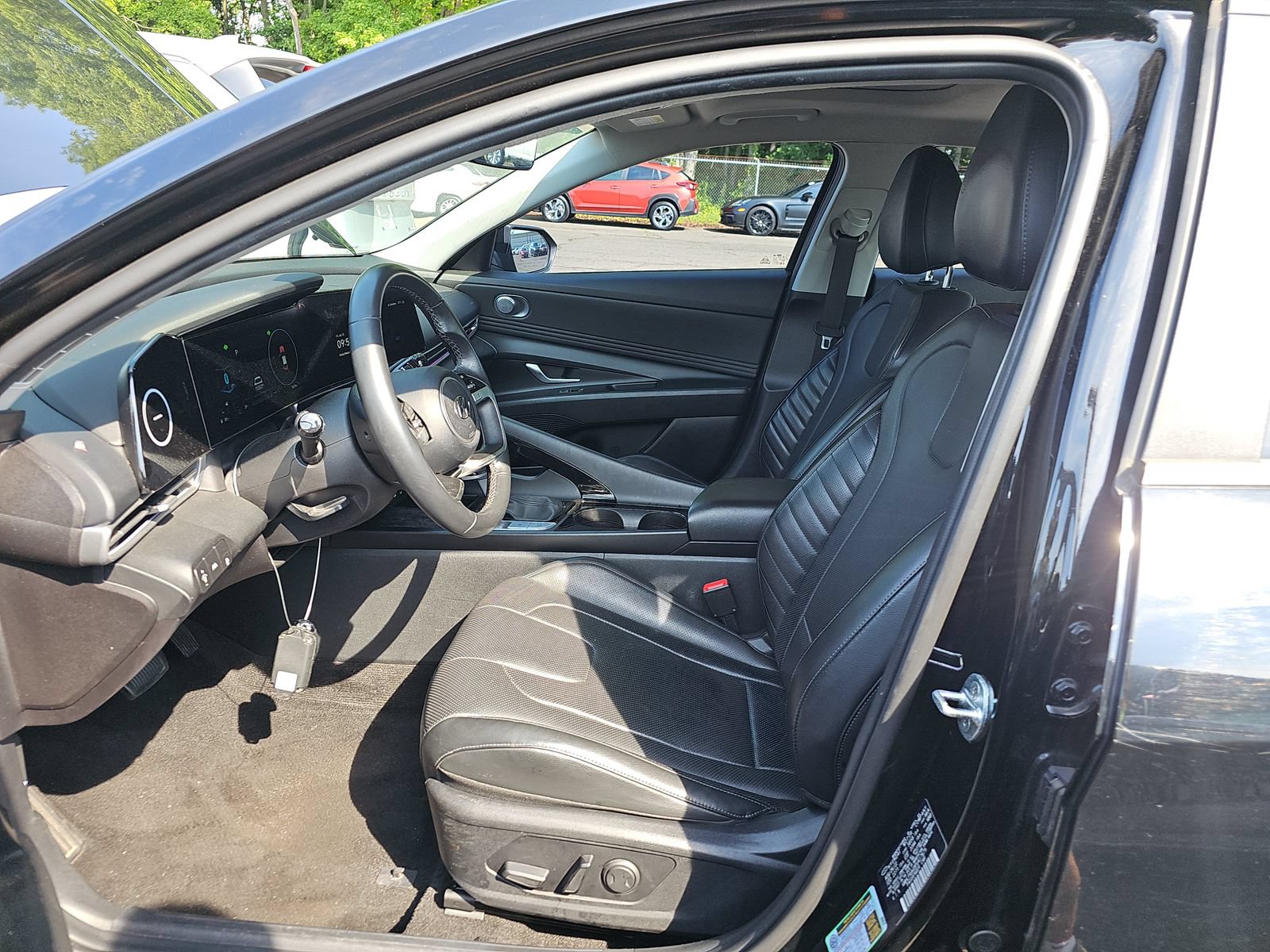 Used 2023 Hyundai Elantra Limited FWD image 13