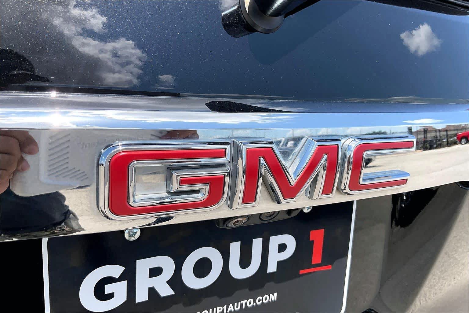 Used 2023 GMC Acadia Denali w/ Black Diamond Edition FWD image 30