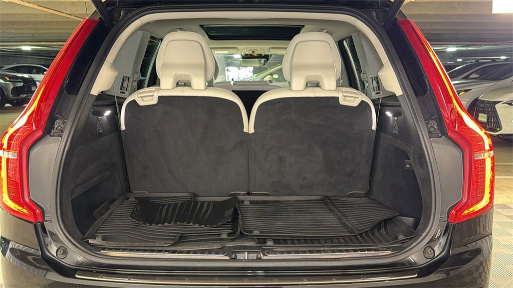 Used 2020 Volvo XC90 T6 Momentum w/ Protection Package Premier image 16