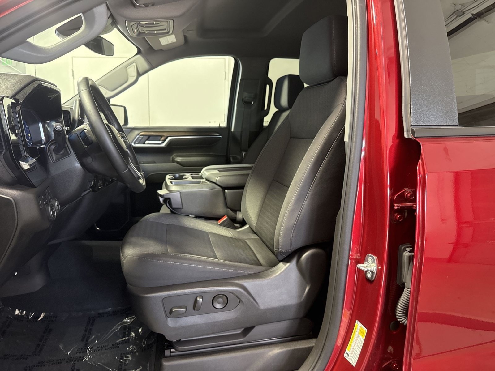 Used 2023 Chevrolet Silverado 1500 LT AWD/4WD image 14