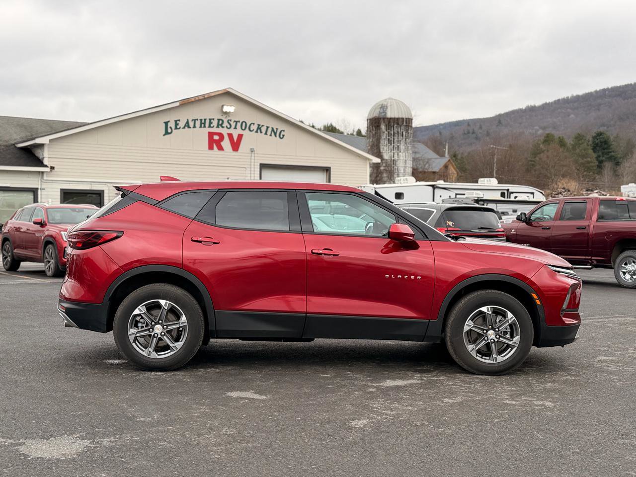 Used 2025 Chevrolet Blazer LT AWD/4WD image 3