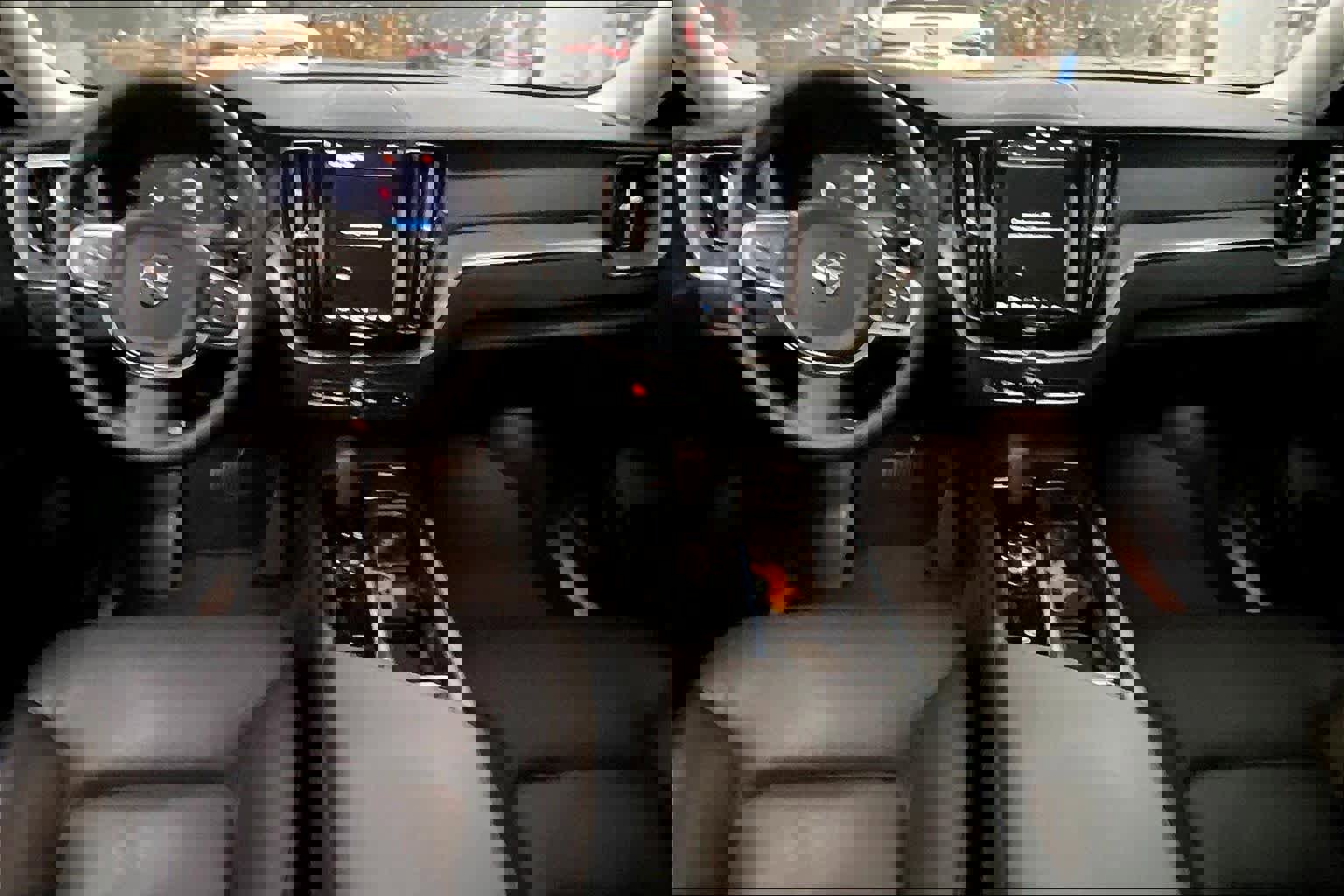 Used 2025 Volvo XC60 B5 Core w/ Protection Package Premier image 17