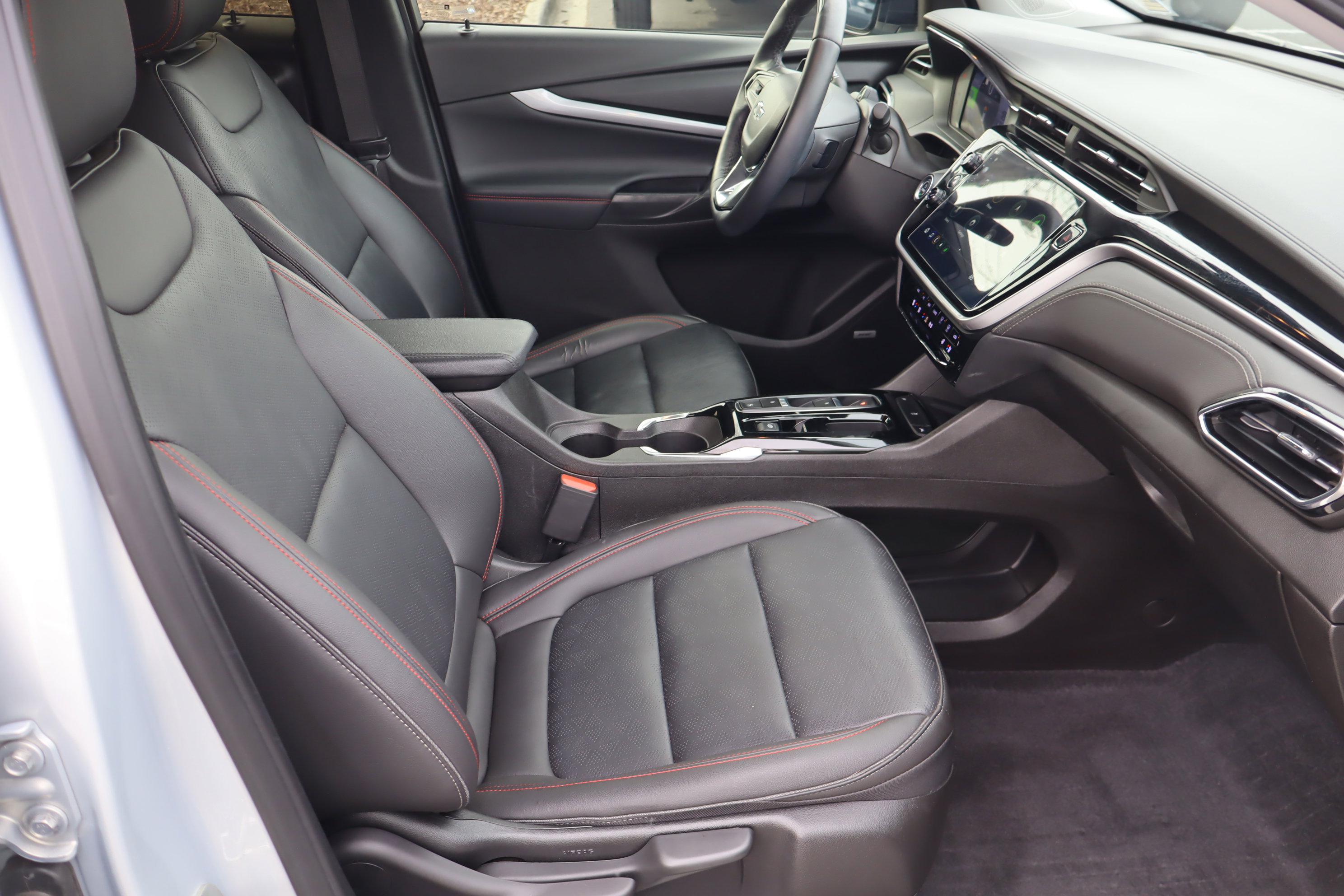 Certified 2023 Chevrolet Bolt EUV Premier w/ Sun & Sound Package image 37