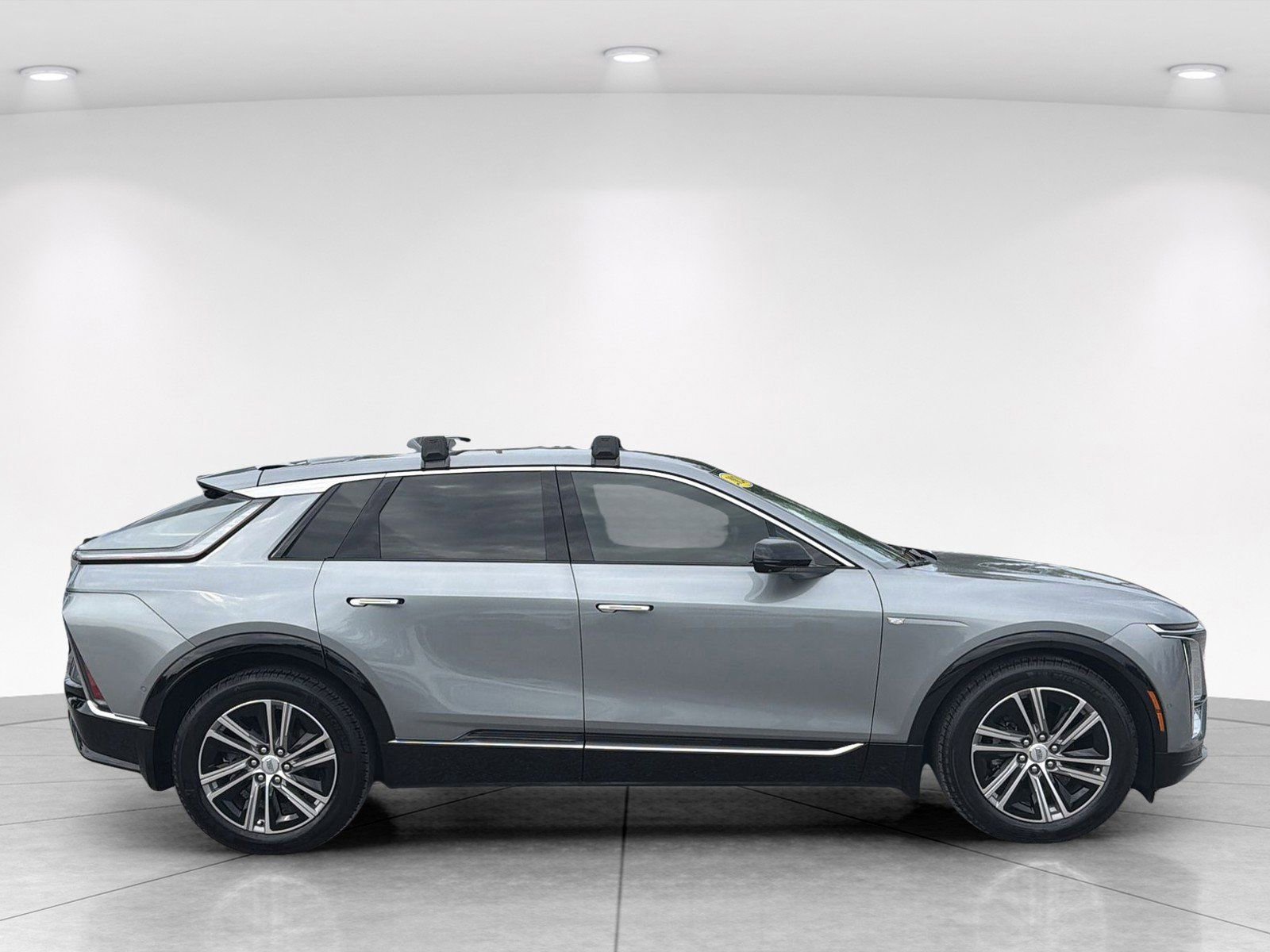 Used 2024 Cadillac Lyriq Luxury RWD image 3