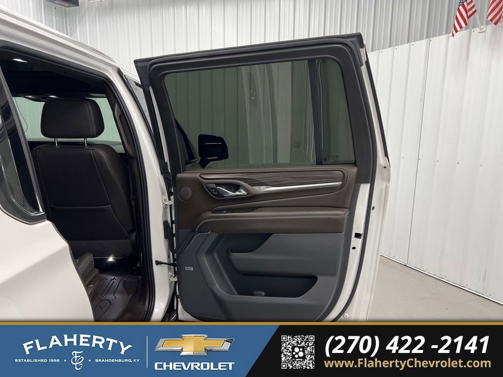 Used 2023 GMC Yukon XL Denali image 12