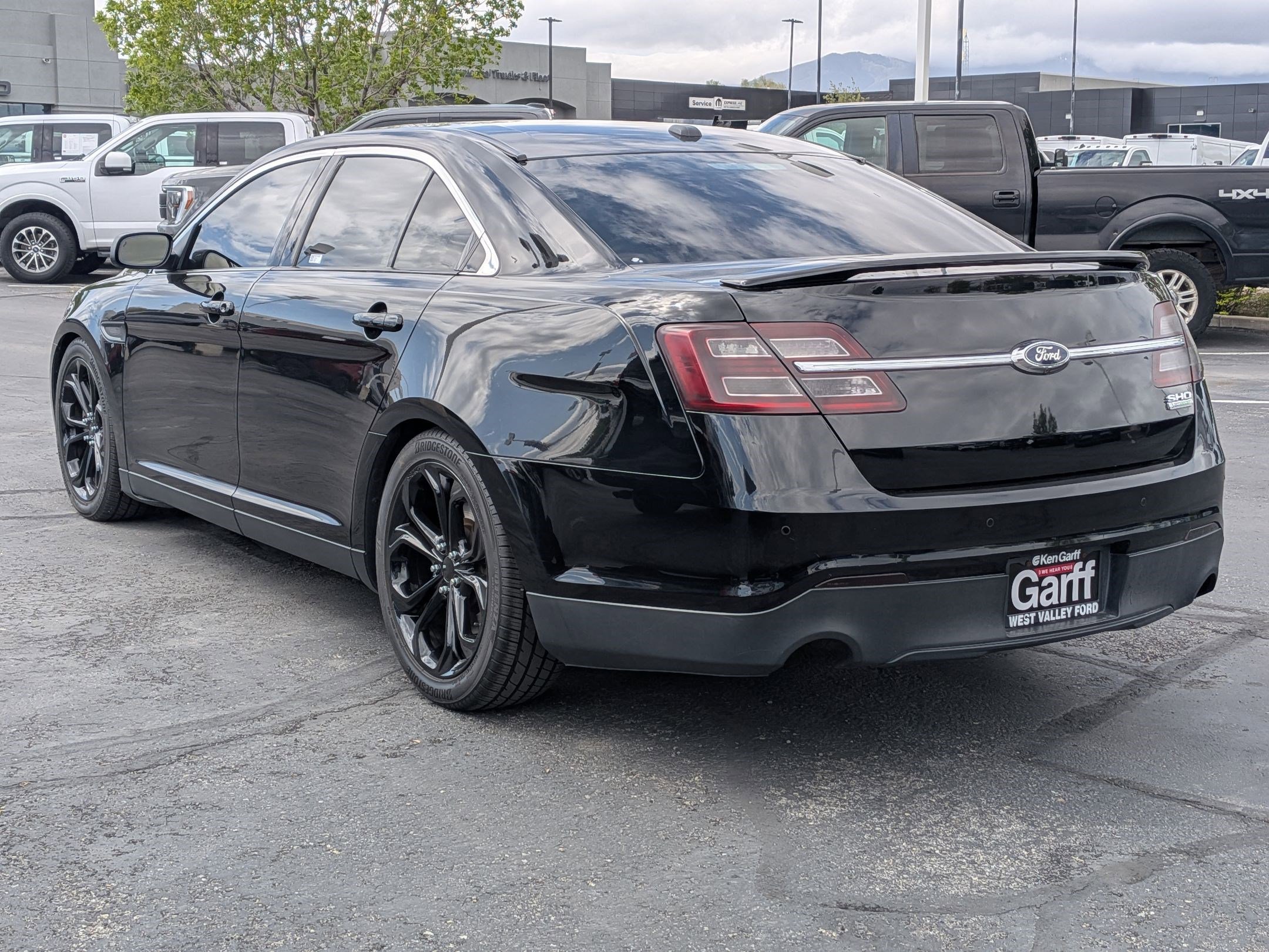 Used 2017 Ford Taurus SHO w/ Sho Performance Package image 8